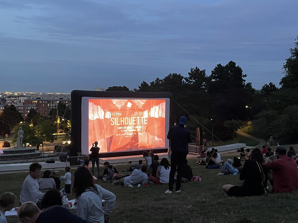 Fr_Bechieau's tweet photo. Au Festival de courts métrages Silhouette pour la soirée des habitants du quartier Danube du #19e. #Paris aime la #culture et le #cinéma ! #Paris19 @SilhouetteFest https://t.co/GyZ3Wdxjfp