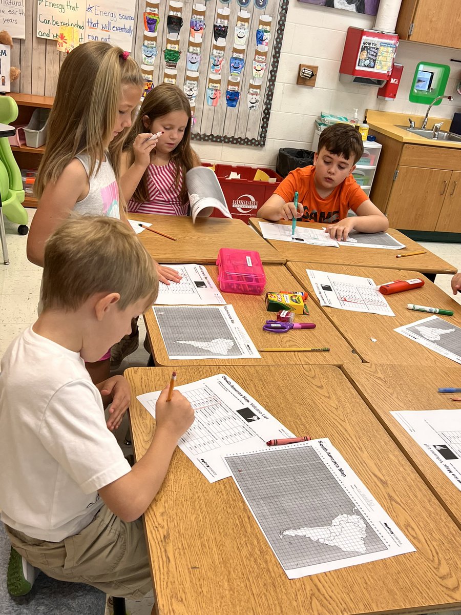 heatherldingus's tweet photo. These @MulberryEagles are using their map and science skills to identify where volcanoes are located around the world using coordinates in our Mystery Science lesson. @Milford_Schools #LetTheGoodTimesRoll https://t.co/5pPAI4Bkg8