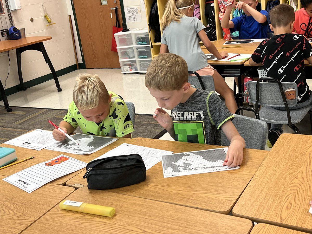 heatherldingus's tweet photo. These @MulberryEagles are using their map and science skills to identify where volcanoes are located around the world using coordinates in our Mystery Science lesson. @Milford_Schools #LetTheGoodTimesRoll https://t.co/5pPAI4Bkg8