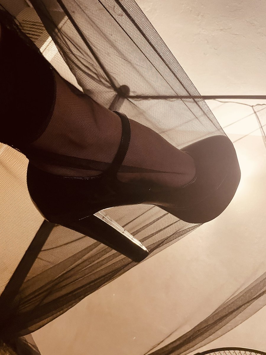 KosmikDomme's tweet image. Fishnets &amp;amp; Heels👠 

I am your weakness #kosmikdomme 

onlyfans.com/kosmikdomme