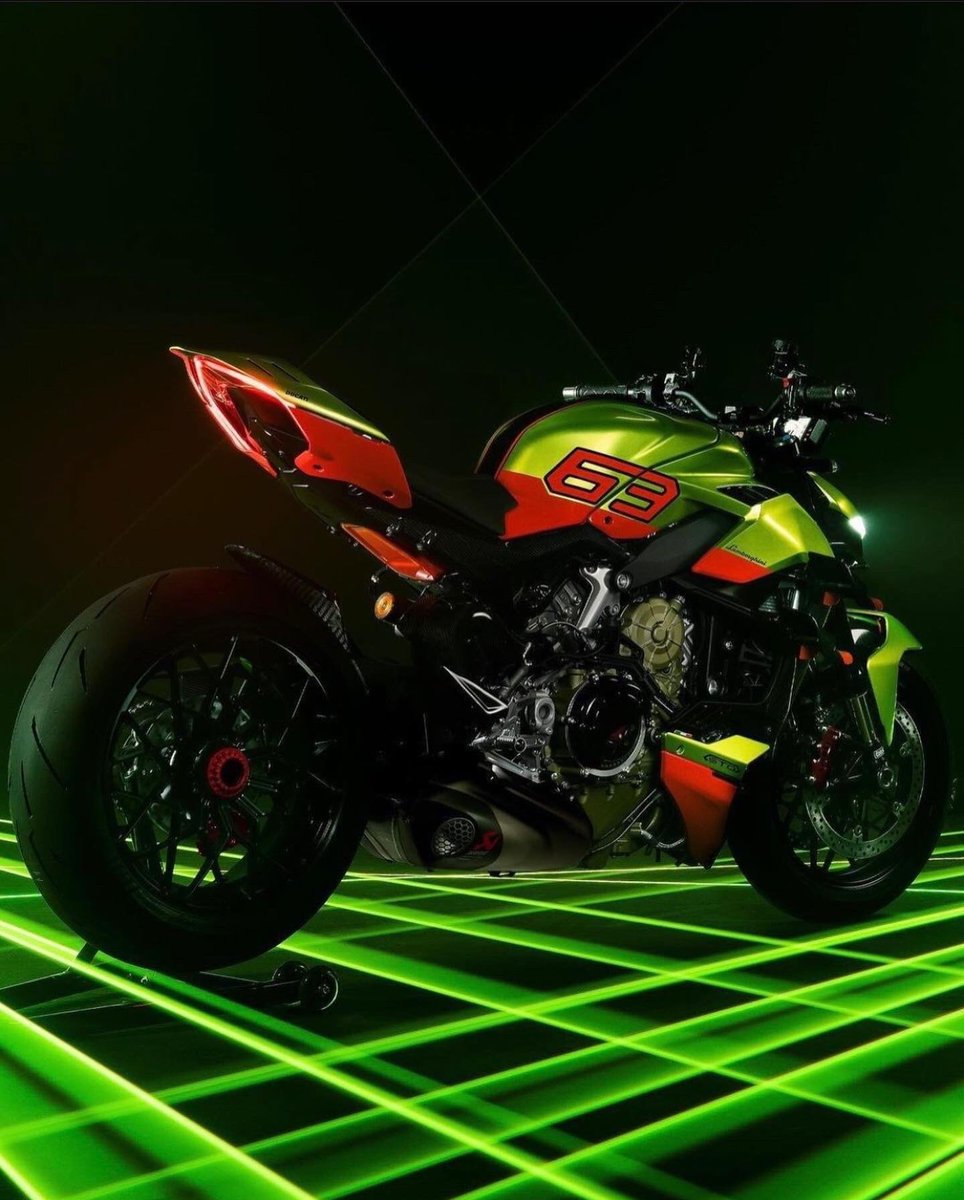 Ducati presenta su primer modelo 2023: la #StreetfighterV4Lamborghini una edición especial de 630 + 63 unidades en sinergia con la marca #lamborghini y más excéntrica no podía ser… solo $1,430,000 para traerla a México. ¿Quién dice yo? <a href="/DucatiMotor/">Ducati</a> #motolife #motoretteclub