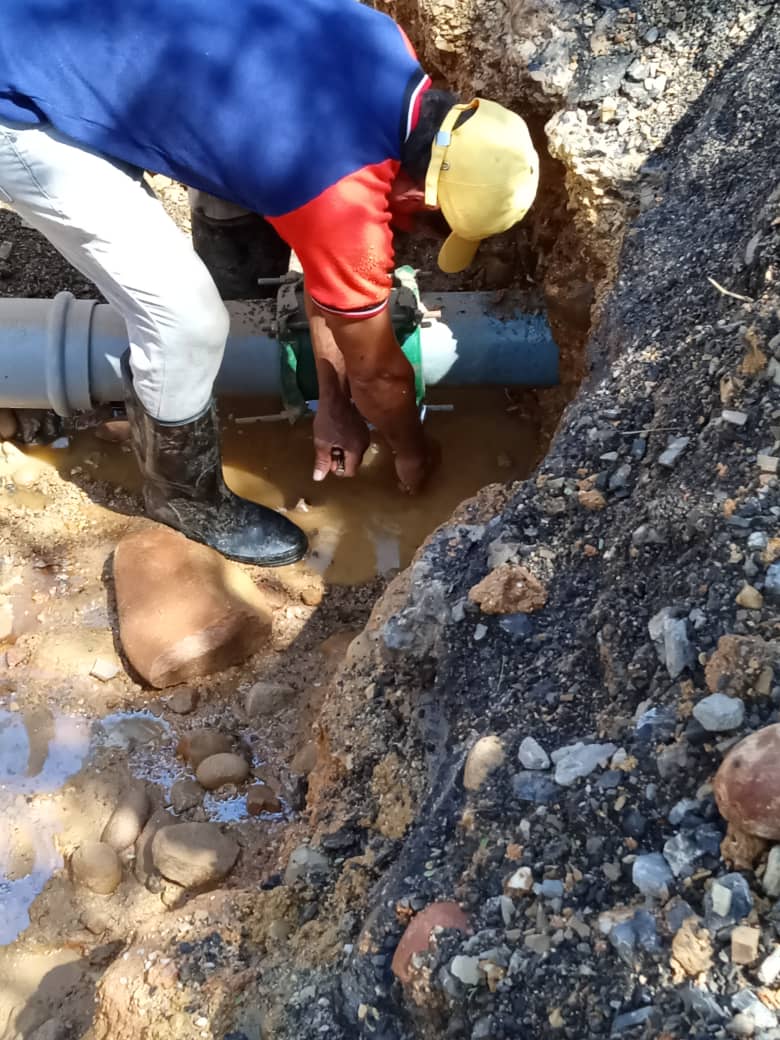 #Entérate 📢 || El equipo operativo de @servisucreg, lleva a cabo la culminación del nuevo colector que aliviará el desbordamiento de las aguas servidas, en la Urbanización Gran Paraíso, parroquia Altagracia del municipio Sucre.

@GPintoVzla 

#PatriaUnidaDePaz