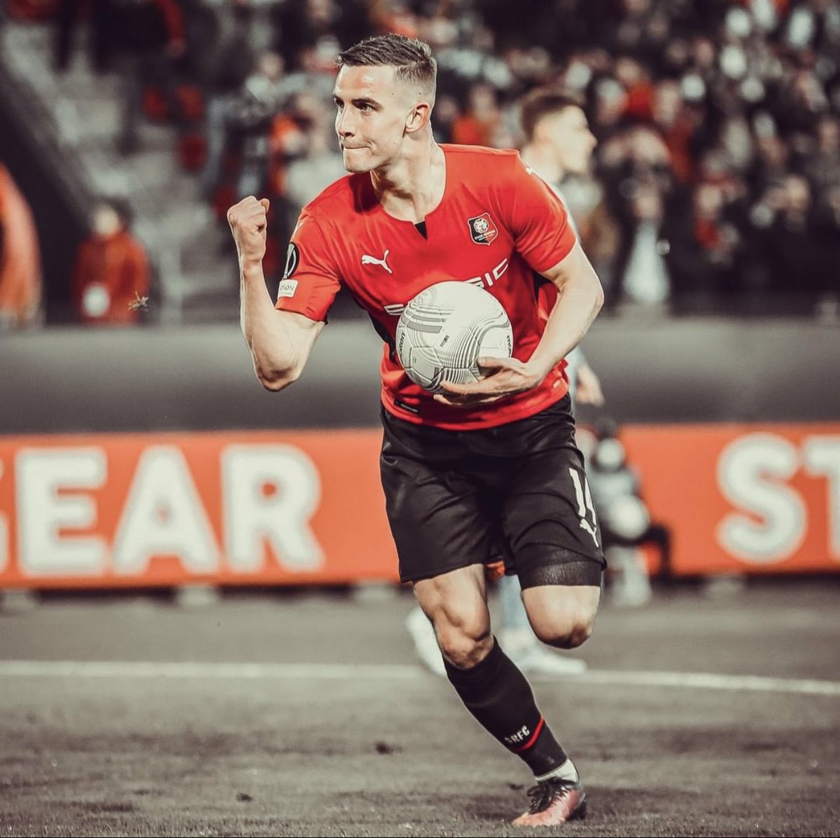 BourigeaudB29's tweet image. @staderennais 
Tellement de fierté et d’émotions à travers cette prolongation.. 
Ma famille et moi même vous remercions de tout vos messages de bienveillance et d’amour. 🙏🏻❤️
Place maintenant au terrain. 💪🏻⚽️
Continuons d’écrire l’histoire tous ensemble 🙏🏻
Allez Rennes ❤️🖤 #BB14