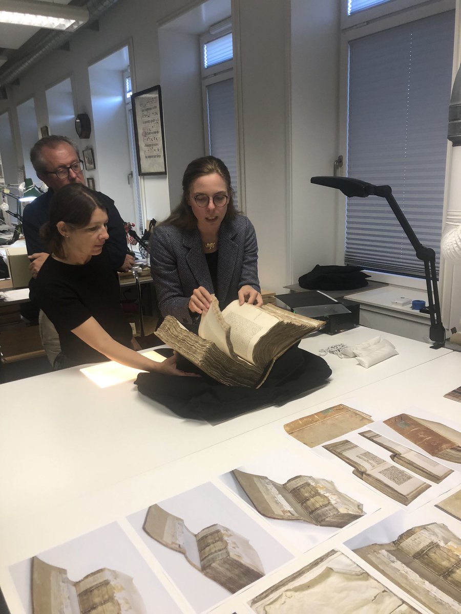 talhakaanunlu's tweet photo. Day III: Paper and Information #paperinmotion
Hoy hemos visto el Libro de los Epítomes de Hernando Colón en @arnamagnaean https://t.co/ytQ9CEUrdu