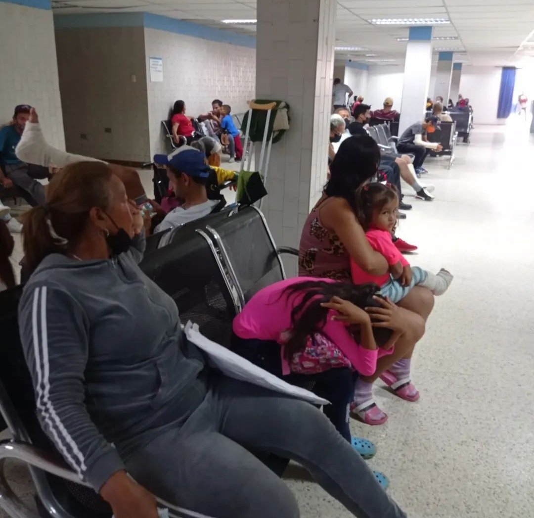 IVSSHOSPMNT's tweet photo. #01deSep| Iniciamos septiembre con la apertura de los espacios de la Consulta externa luego de más de dos años cesante por la pandemia Covid-19. Gracias Pdte @NicolasMaduro Ministra @MagaGutierrezV @Somosivss https://t.co/oH9gsRtapP
