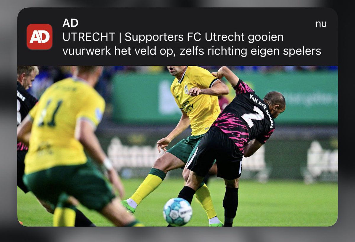 ThomVermeulen99's tweet photo. Laat ‘supporters’ maar weg. De échte Utrecht-supporter schaamt zich kapot voor dit tuig #forUTR https://t.co/b23z1qIJp3