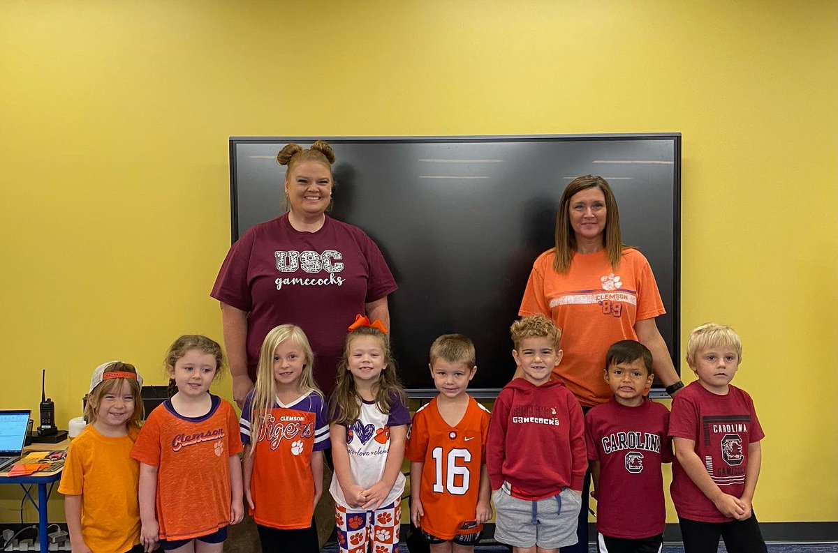 cowpenselem's tweet photo. College Colors Day at CES! https://t.co/gygtj0gg6S