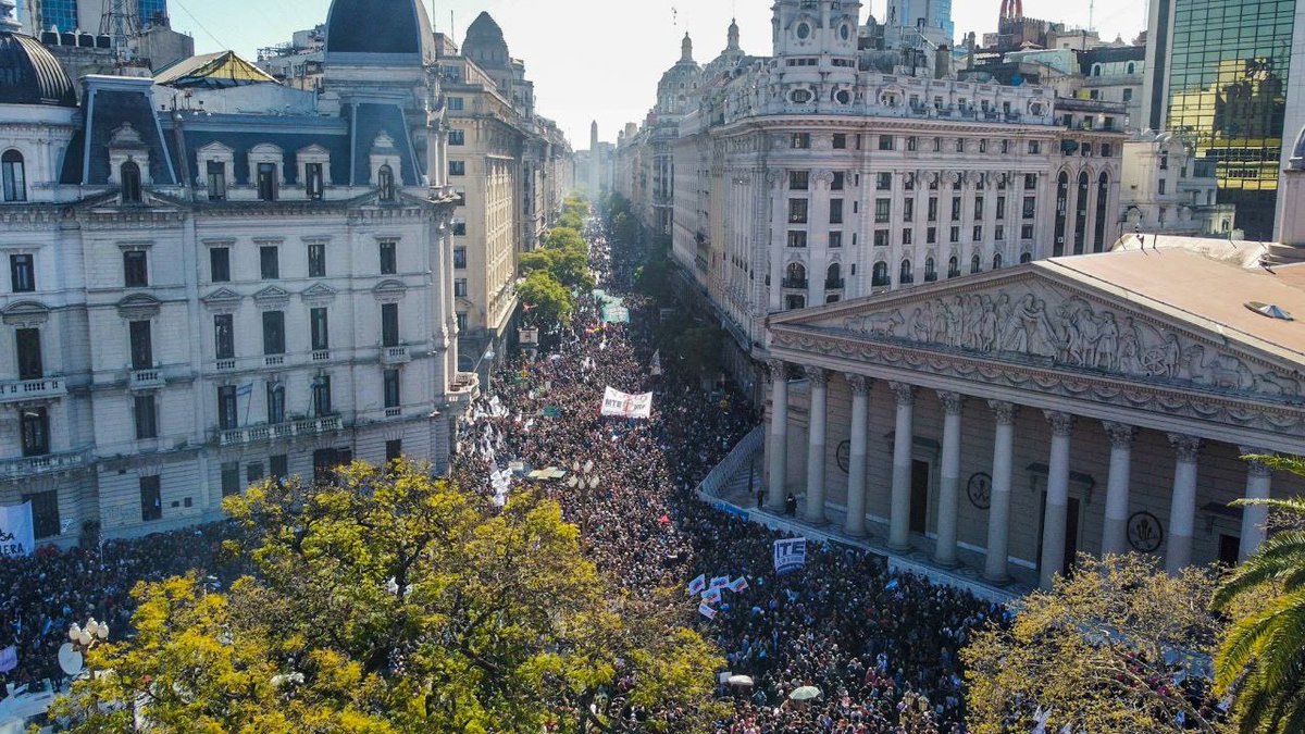 la_campora's tweet photo. El pueblo con Cristina. ❤️

#TodosPorLaDemocracia 🇦🇷 https://t.co/CIr797jAMG