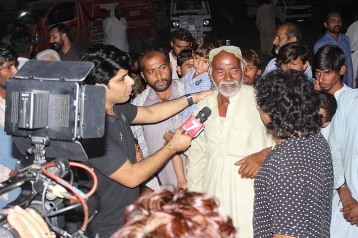 AdnanChandPPP's tweet photo. Along With District Administrator East Rahmatullah Shaikh Visited at flood affectees camps Mosamiyat District East.
@BBhuttoZardari @SaeedGhani1
@SyedNasirHShah @sharjeelinam @JunaidSaleemJD
#FloodRelief #DMCEast #SindhGovernment https://t.co/oruNrhY5lf