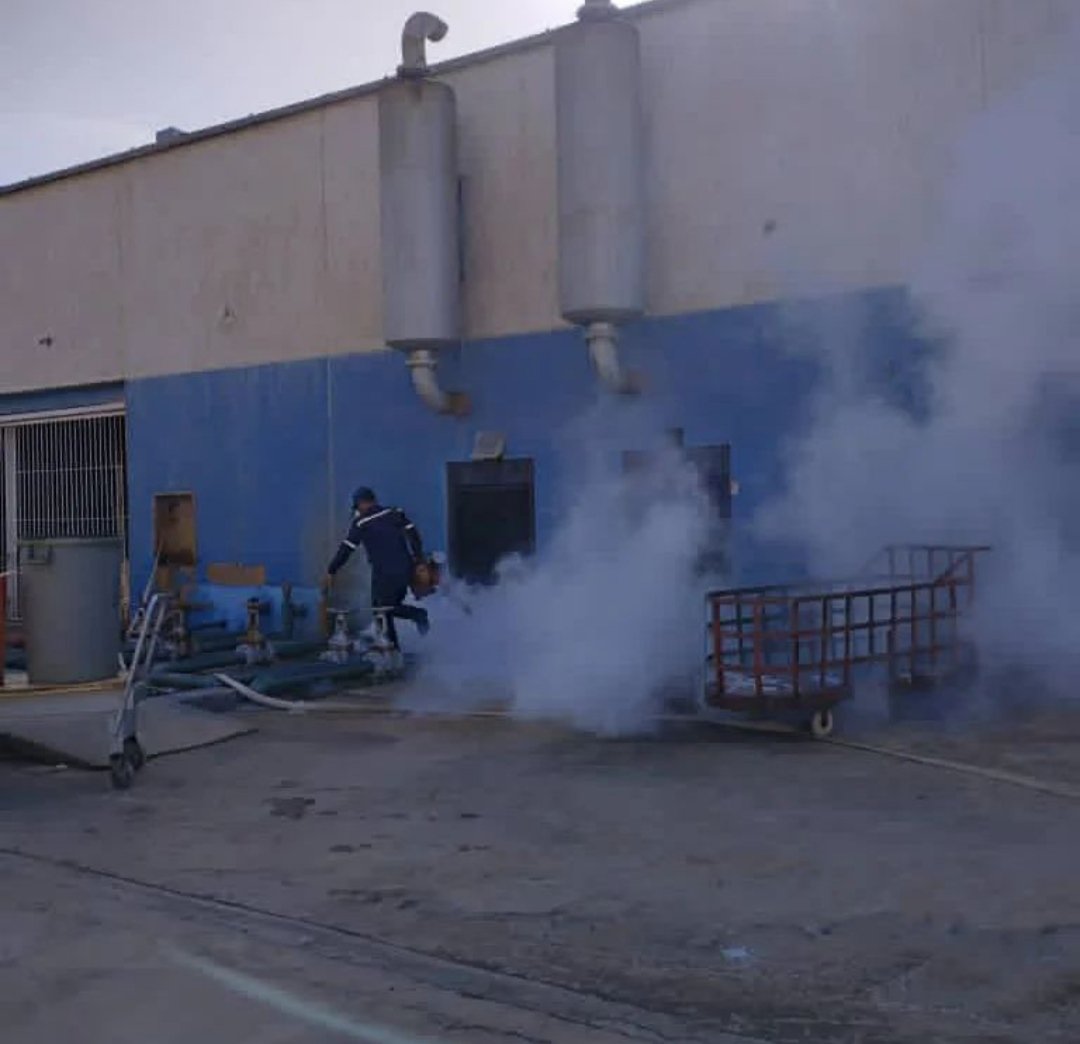 IVSSHOSPMNT's tweet photo. #02deSep|Hoy realizó  una fumigación especial en la parte externa del @IVSSHOSPMNT para evitar la propagación de plaga, insectos y moscas.
La actividad fue coordinada por ingeniería y mantenimiento en conjunto con los Bomberos del Sur.
 @magalygutierrezvina 
#porunseguromássocial https://t.co/gsXfPVSnvs