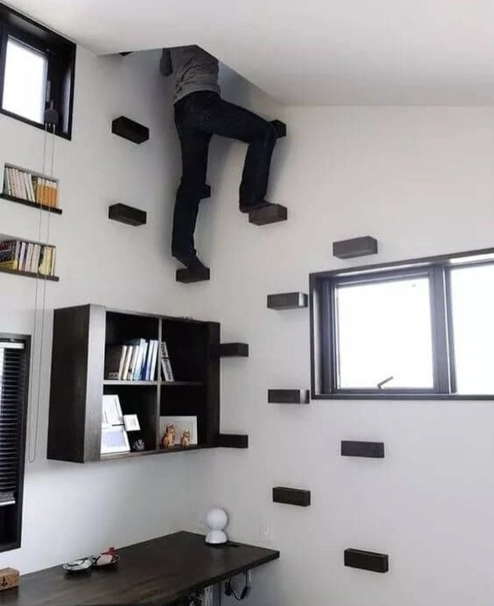 BalthazarButch's tweet photo. "Un duplex de 28m2 dans le 14ème à tout juste 1200 euros ça implique des aménagements un peu malins évidemment... allez suivez-moi je vais vous faire visiter la cuisine" https://t.co/i2TIJbQ5G9