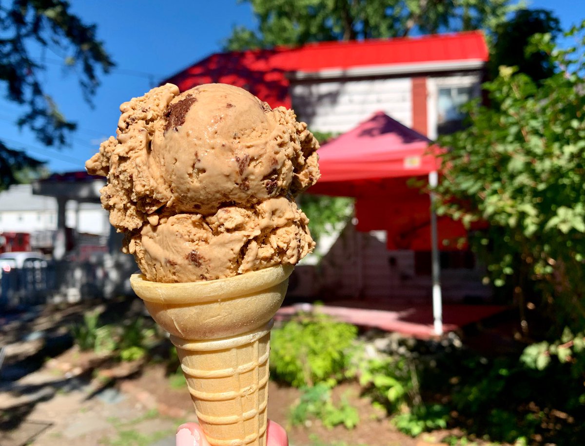 ✨Happy Fri-YAY! ✨

🍦Lots of vegan ice cream flavors available at the shop + some new classic ice cream flavors, too! (White Chocolate Oreo &amp; Cherry Chocolate Chip 😋)

#emacksalbany #emackandbolios #icecream #veganicecream #albanyny #aroundalbany #capitalregionny #icecreamshop