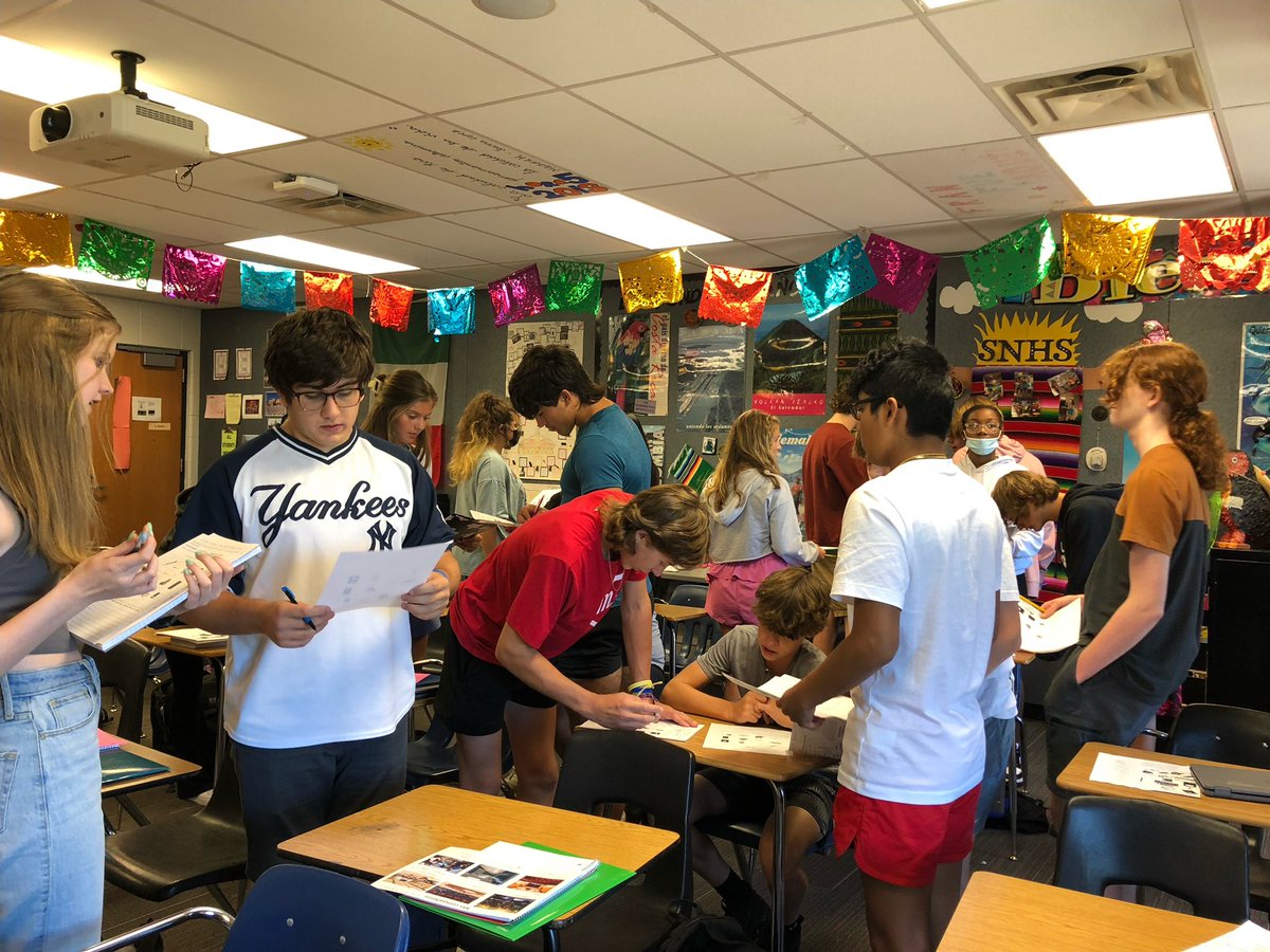 WorldLanguageOE's tweet photo. Valentine’s Spanish 2 students engaged in an interpersonal speaking activity! #EngagingOE #spanishclass #level2 https://t.co/PRY9pi3s7w