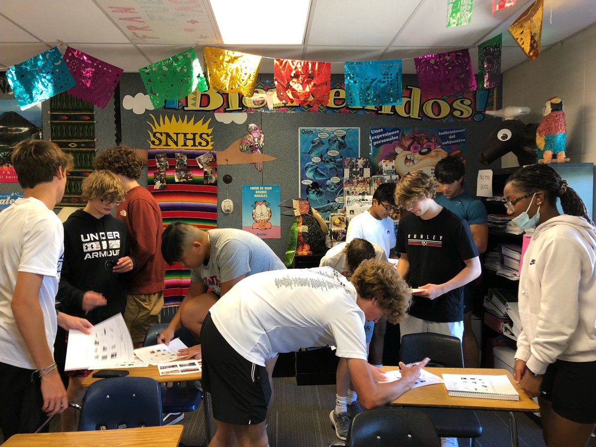 Valentine’s Spanish 2 students engaged in an interpersonal speaking activity! #EngagingOE #spanishclass #level2