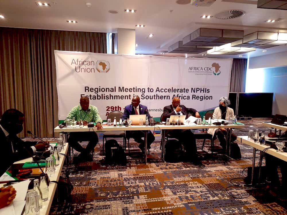 I must not fail to express my utmost gratitude to Prof. Adrian Puren, Ex. Director of @nicd_sa for successfully hosted the Regional meeting to accelerate the establishment of NPHIs in Africa. Towards the full implementation of @AfricaCDC #NewPublicHealthOrder🇦🇴🇧🇼🇸🇿🇱🇸🇲🇼🇿🇦🇲🇿🇳🇦🇿🇲🇿🇼