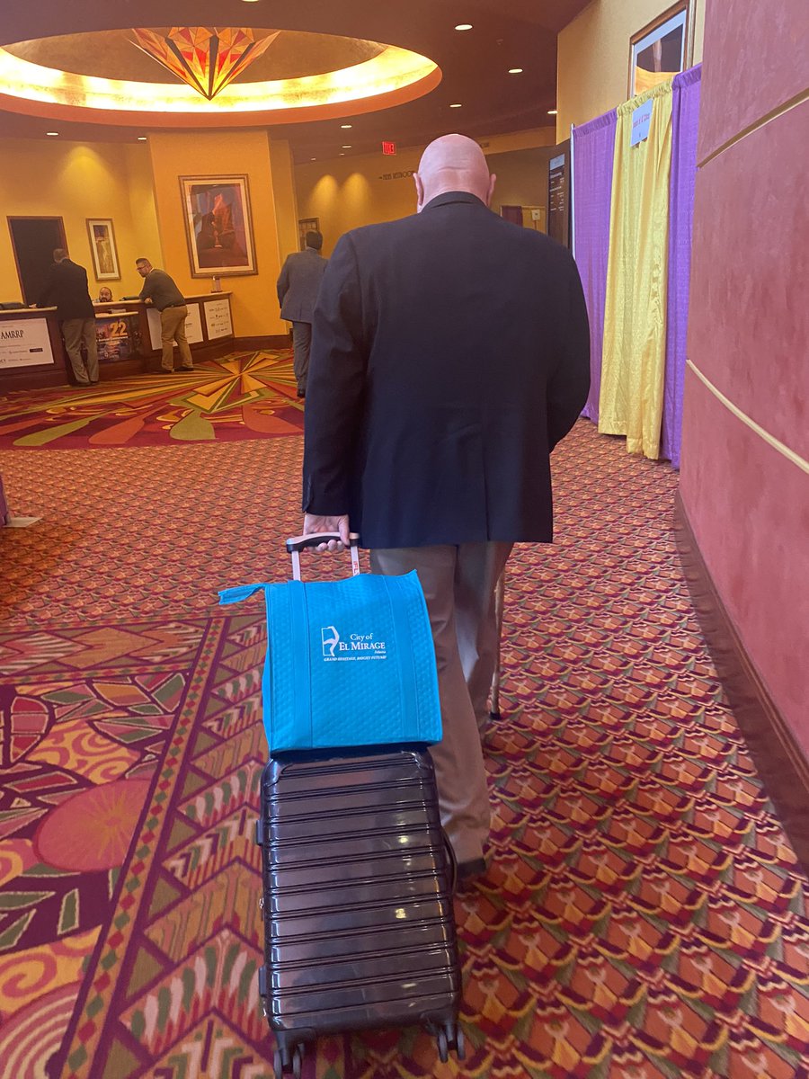 k_sliva's tweet photo. As I’m leaving the conference I see one of the #souvenir cooler bags 🛍from our Showcase of Cities booth #elmirageaz 😄😍🛍Love it! 💚💙 Stay cool and safe out there this #LaborDay weekend everyone!!! https://t.co/NHl5arwk2L