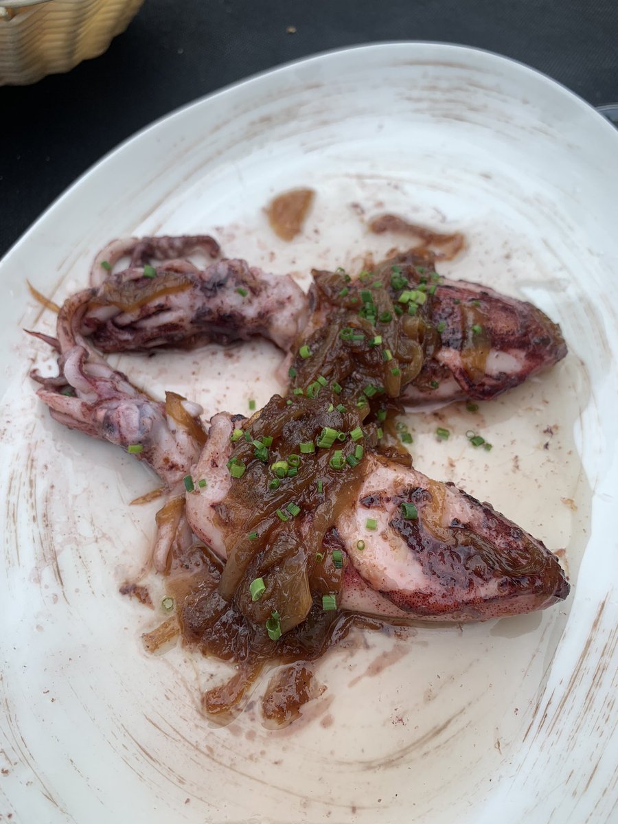 Excelente producto de temporada y sabor inmejorable los platos de la Taberna Bar Terraza de <a href="/igNachoSolana/">Ignacio Solana Perez</a>. Posibilidad de coger todo en medias raciones para probar un montón de cosas. Tenías razón <a href="/clarapvillalon/">Clara P. Villalón</a>. Para repetir! 

#Cantabria #LaBienAparecida