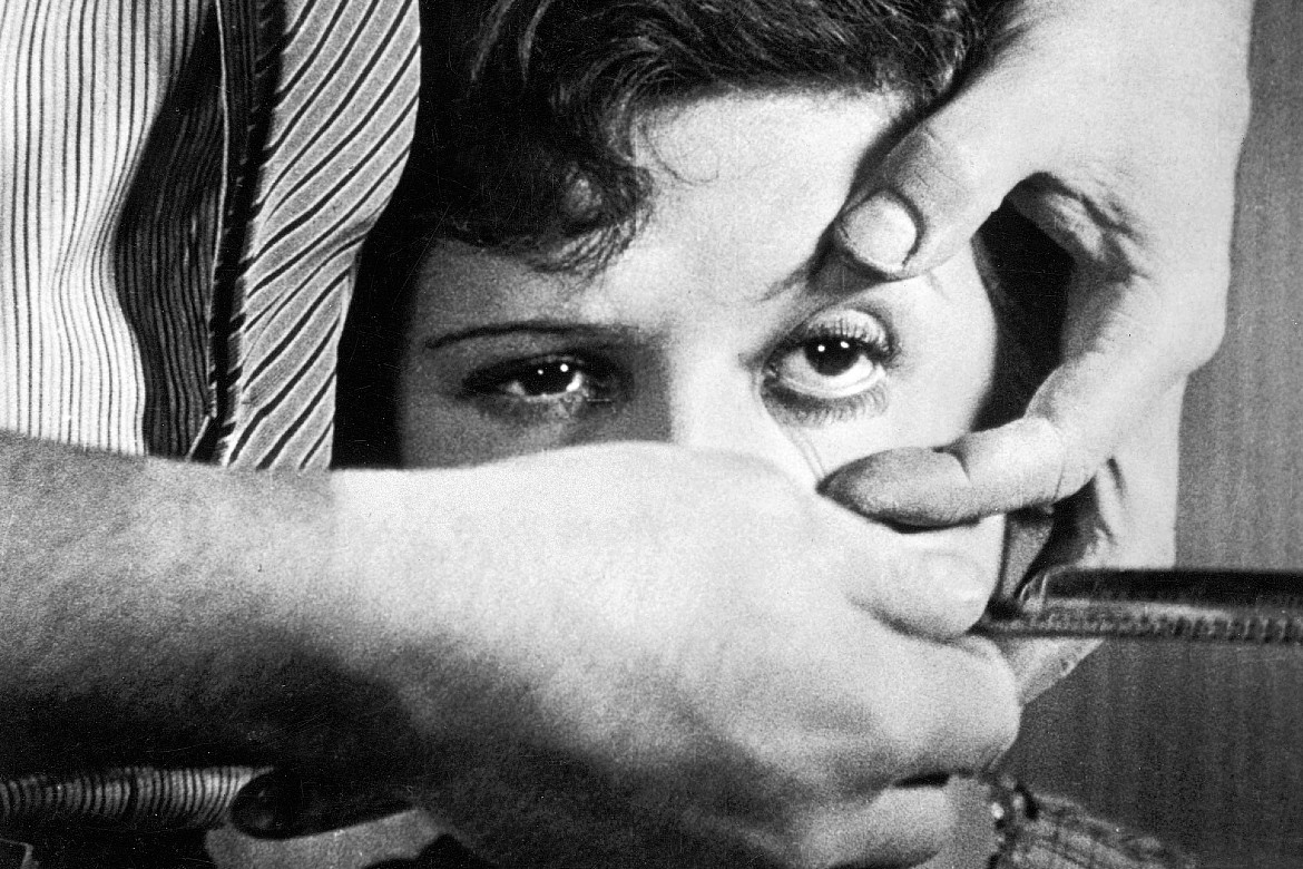 "Será que estou vendo coisas ou ali tem mesmo uma pessoa desenhada?" No portal do Noite dos Museus preparamos uma matéria que explora a arte e o método de Dalí. Acesse "Entre cores e delírios: o que era o método paranoico-crítico de Salvador Dalí?" pelo site e confira!