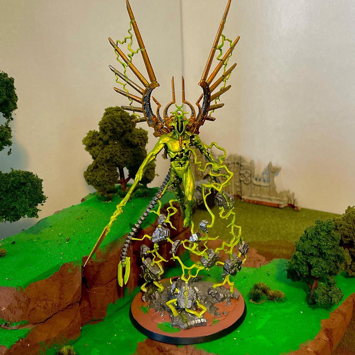 dalethetraveler's tweet photo. C’tan may be the slave now under immortal watch but he knew patience and doing what he must till once whole as vengeance drives his storm. #ctan #necron #warhammerofficial #warhammercommunity #warhammer40k #slavegod #immortals https://t.co/Ca3J4CriSV