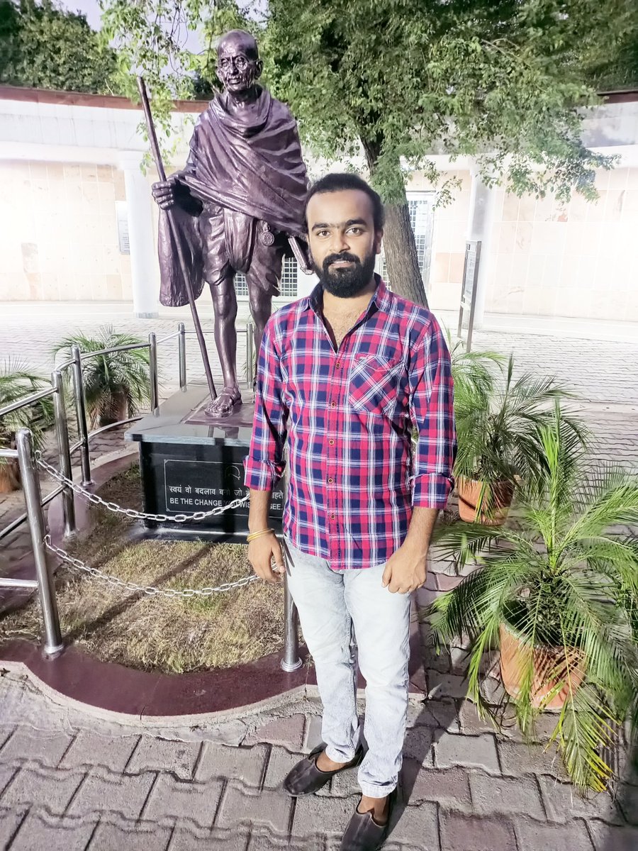 vedicdwivedis's tweet photo. जहाँ रहेगा वहीं रौशनी लुटाएगा,
किसी चराग़ का अपना मकाँ नहीं होता।
~ वसीम बरेलवी
#awriterdeepak https://t.co/tqvlD46kok