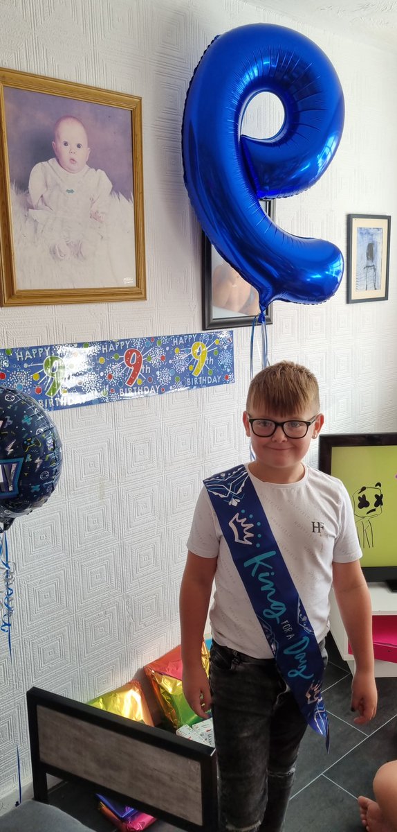 ItsStaceyt94's tweet photo. K shares a birthday with his aunty so double celebrations every year, as usual spent in Liverpool for us 💕 @LadywoodKH @class_chestnut https://t.co/ghoyxMFCAx