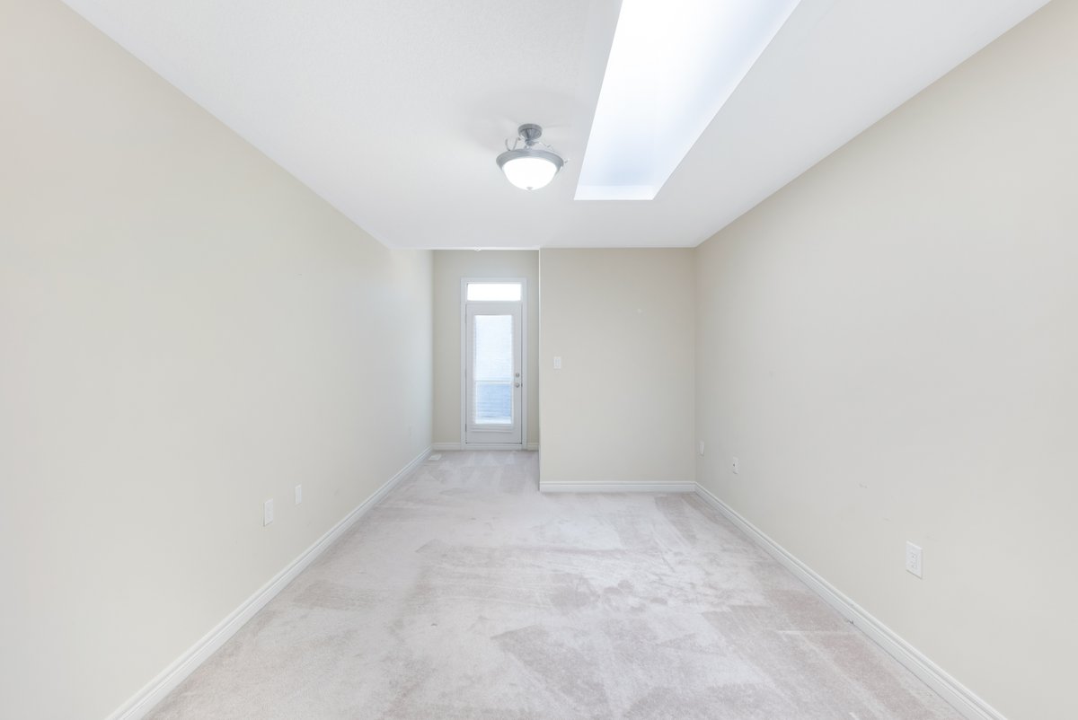 LinoArciTeam's tweet photo. #LinoArciTeam #VaughanRealestate #Realestate #forsale #Vaughan #NumberOneTeamInVaughan #justlisted #homebuyers #homesellers #condos #scottmcgillivray https://t.co/s5UYshaukf