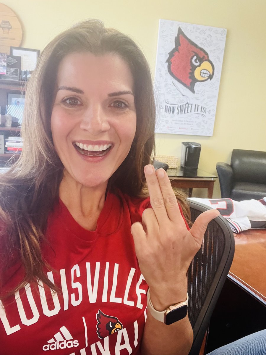 lcstockwell's tweet photo. @GoCards L's Up for #CollegeColorsDay! #GoCards #OrGoHome https://t.co/vv7AaLSQwE