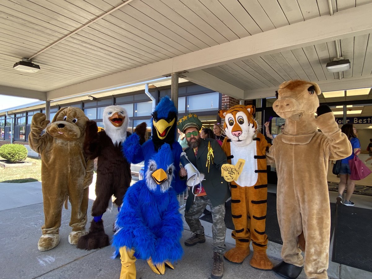 Welcome back! FTSD mascots getting ready to cheer on their favorite school teams! ⁦<a href="/FTSBrethauer/">Dr. Dianne Martello Brethauer</a>⁩ ⁦<a href="/robyn_klim/">Robyn A. Klim, Ed.D., LCSW #LTPSThisIsUs</a>⁩   ⁦@LDSPrincipal⁩ ⁦<a href="/JJCS_TShaw/">Traci Attardi Shaw</a>⁩ ⁦@ECLCMsThimons⁩ ⁦<a href="/FTS_Curriculum/">Rebecca Montgomery</a>⁩ ⁦<a href="/CTBarkalow/">Barkalow Middle School</a>⁩ ⁦<a href="/wfschool/">West Freehold School</a>⁩ ⁦<a href="/CRAMrMillaway/">Brad Millaway</a>⁩
