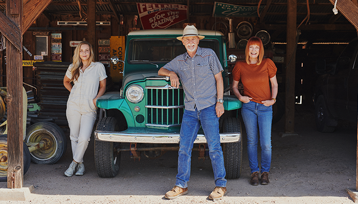 azfb's tweet photo. Arizona hosts more generational farm families than you might think. Many are in their 5th and 6th generation farming and ranching in this desert state. One family, we profile here.
https://t.co/ZtmuNmZwwf
#AZfarming #AZFB #generationalfarmer https://t.co/BuDyR1H0D3