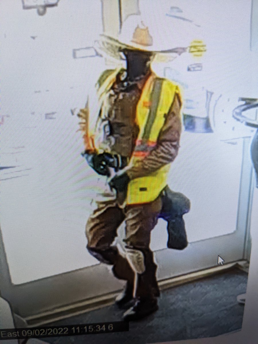 FBIElPaso's tweet photo. .@FBIElPaso and @EPPOLICE are asking the public's assistance in identifying today's bank robbery suspect.  Please call FBI El Paso at 915-832-5000 with any information.  At approximately 11:15am, this unknown male entered the GECU at 10425 Vista Del Sol. https://t.co/Hnf1WVqEAQ