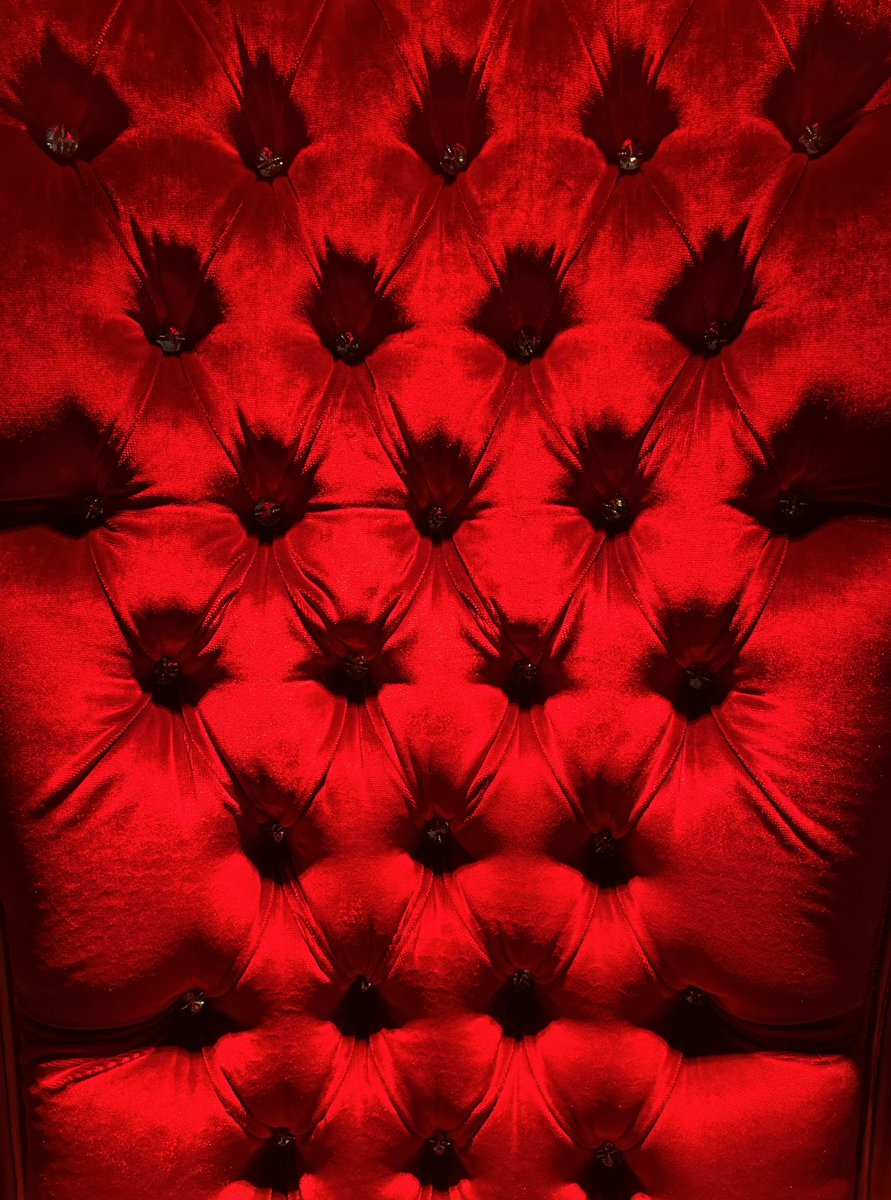 artdirectionk's tweet image. Wrapped on a funny Christmas shoot for a production company I regularly do art direction for. A lovely team, talented SA’s and scrummy catering from @HumdingersFood #Hackney. #ArtDirector #Set #Props #Location #Create #Commercial #Freelance #SetDress #SetDesign #PropSourcing