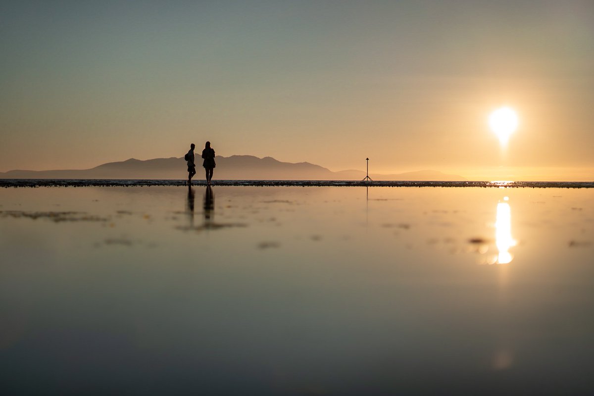 The_fizzler_'s tweet photo. Can you feel the calm...?

#SunsetBeach #Tranquility #irvine #ScotlandIsNow https://t.co/wMWEv5OGLJ