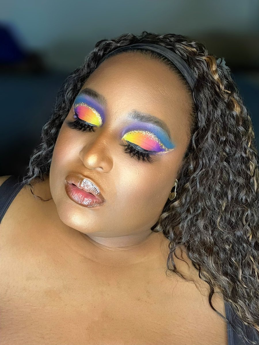 SLady36's tweet photo. Blending is my cardio….

Checkout my IG for full details: @Sassy_lady36

Products used:
@thecrayoncase @fruitscosmetics @elfcosmetics @Maybelline @modabrush https://t.co/GXoes6x4XP