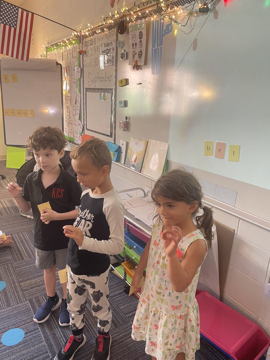 mrsbtrimm's tweet photo. Today students realized theyโve learned so muchโฆthey can be the teacher! @McAllister_ES #phonicsinaction #thestudentbecomestheteacher https://t.co/HafmxEtt4t