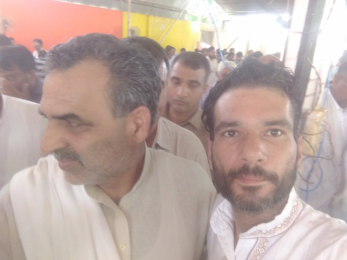 schnsharma198's tweet photo. आज मवाना में माननीय मंत्री जी श्री संजीव बालियान @drsanjeevbalyan  जी से भेंट हुई एवं उन्होंने जन्मदिन की शुभकामनाये दी।
@RGSSUP @RGSSBHARAT1 @Ssandeep_RGSS @Anuragpathak75 @upma https://t.co/6YP3HieJiI