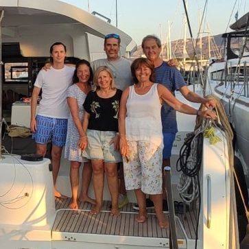 A very happy crew after a week boating in the Dodecanese on a #lagoon 46 catamaran. Thank you for sailiing with us! #greekislandyachtholiday #mediteraneanislandholiday #oceannomads #sailwithskipperandcook instagr.am/p/CiA6_9qLnRE/