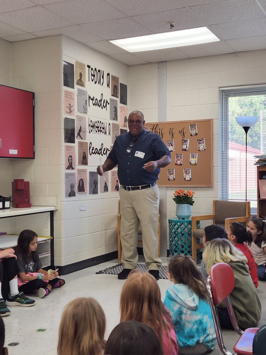Whit_Pearson's tweet photo. We were honored to have one of our school board members, Herb Greenlee, visit our 3rd grade team today. He spoke on his leadership journey and how they themselves can be leaders within our school and community! @jcityTNschools @MountainViewJCS #mustangleaders https://t.co/hFNcQnjXeA