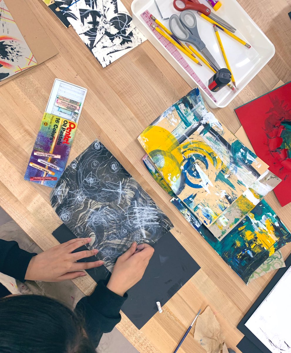 m_hauske's tweet photo. Friday Photo Dump: AP Drawing & Drawing 2 explore composition, materials, and process through experimental mark making. #CHSArt #CHSDrawing #APDrawingCHs #MarkMaking https://t.co/8EJjfEKTOm