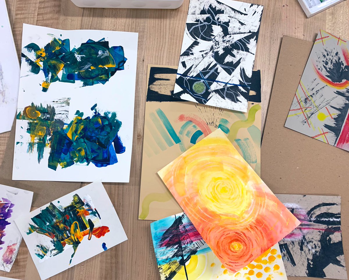 m_hauske's tweet photo. Friday Photo Dump: AP Drawing & Drawing 2 explore composition, materials, and process through experimental mark making. #CHSArt #CHSDrawing #APDrawingCHs #MarkMaking https://t.co/8EJjfEKTOm