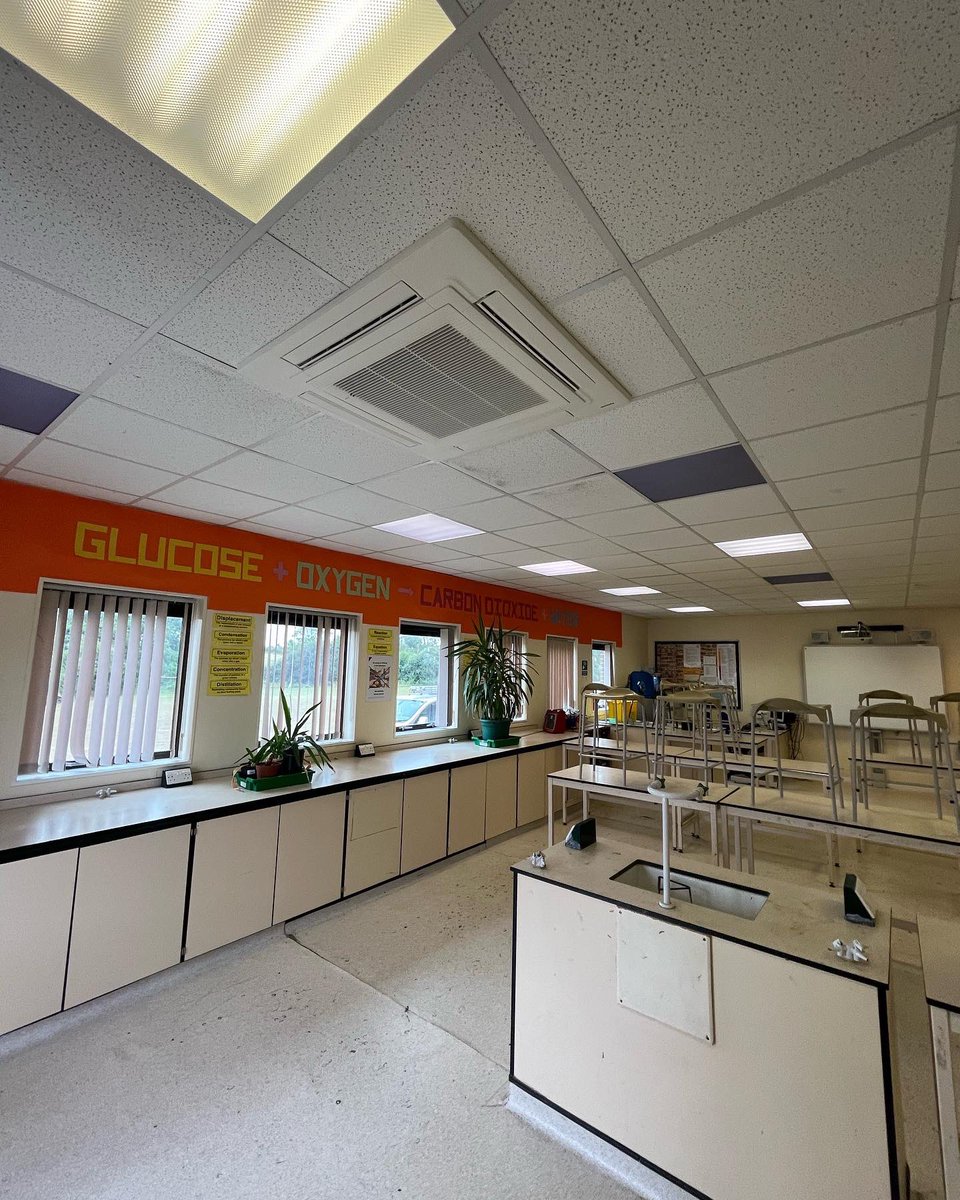 ArcticSwindon's tweet photo. Project completed..
School science block and library inefficient AC systems replaced with new Energy efficient Panasonic NX cassettes.
Utilising low GWP refrigerant R32 these systems provide both heating and cooling.
Systems also boast the patented NanoeX for a cleaner air. https://t.co/cTaWpSVrf8