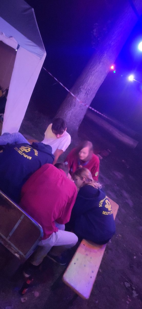 Lekker pubquiz met de leiding en explorers!
