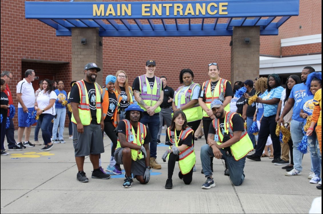 drjcotton's tweet photo. So honored to join the ⁦@OscarSmithMS⁩ staff to celebrate the amazing ⁦@amazon⁩ donation of over 1100 backpacks FULL of school supplies for each student! ⁦@cpschoolsva⁩ ⁦@EmpowerCPS⁩ https://t.co/FiBuCLi7Mr