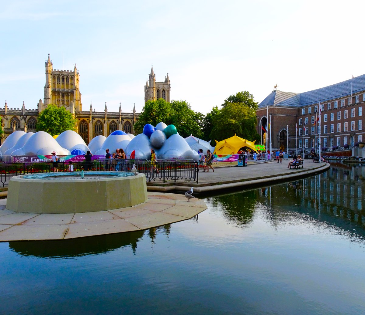 SueC_WordLoft's tweet photo. There are places of worship all over Bristol, but the cathedral is the most spectacular. It's situated in grandiose quarters with statues, fountains and ponds all around it.
#readmyblog click next link: https://t.co/opp1fI0mfT #bristol #bristolcathedral #cathedrals https://t.co/ySgdQsUr9e