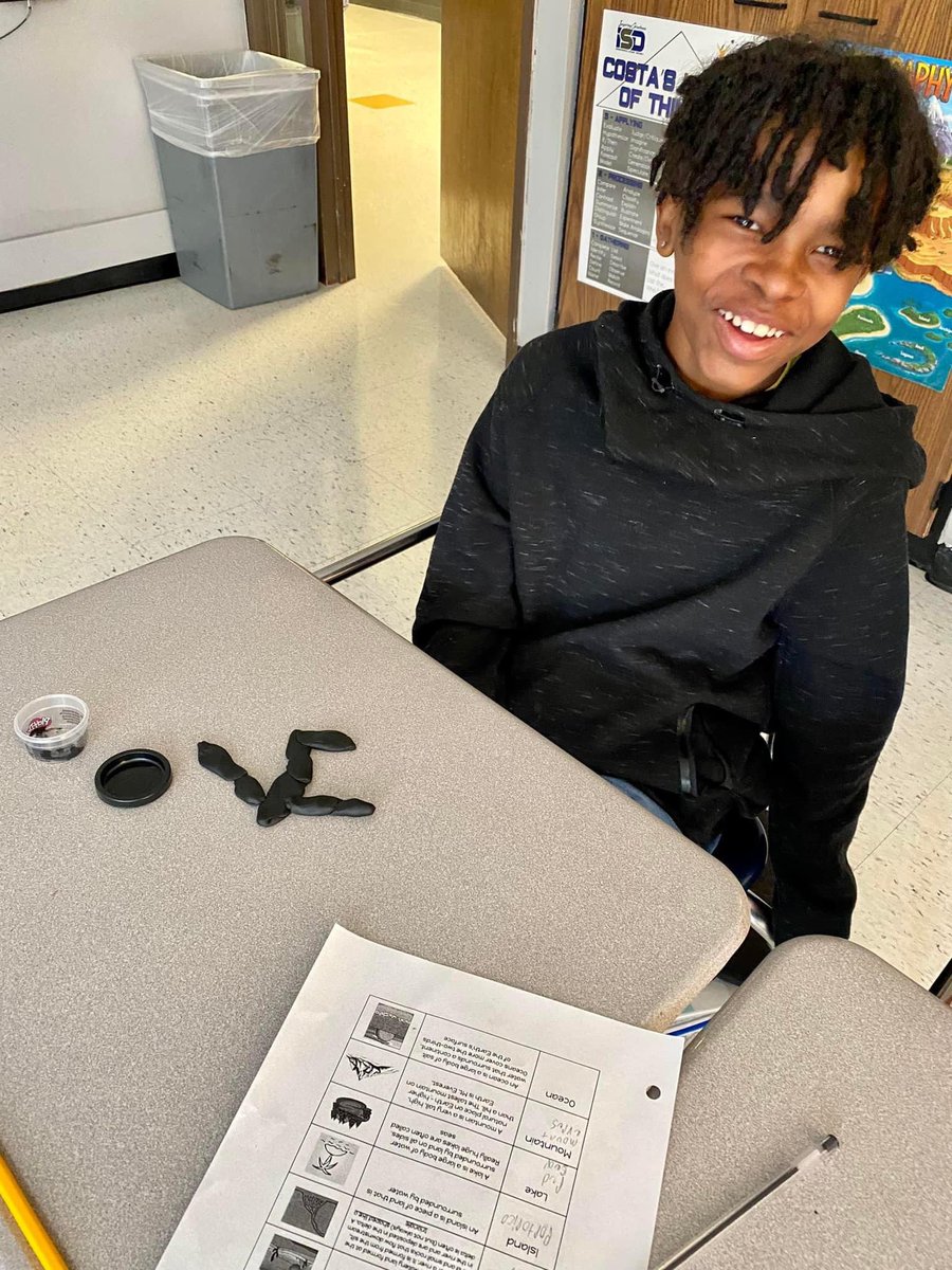 MissReedSS's tweet photo. We had so much fun in @ISDSocStudies today! We played sculptionary with play-doh to practice identifying landforms! 

Mr. Williams even stopped by to create his own landform creation! #bridgerbold 🦬🏔🏝🏞 https://t.co/UYcQk8oDlM