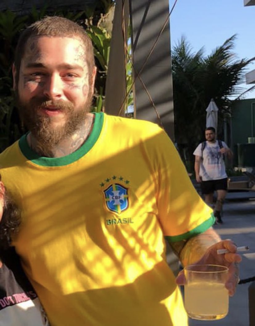 tracklist's tweet photo. Post Malone com a camisa do Brasil passando pela sua timeline! 🥺🇧🇷 https://t.co/ldZHEDwZV5