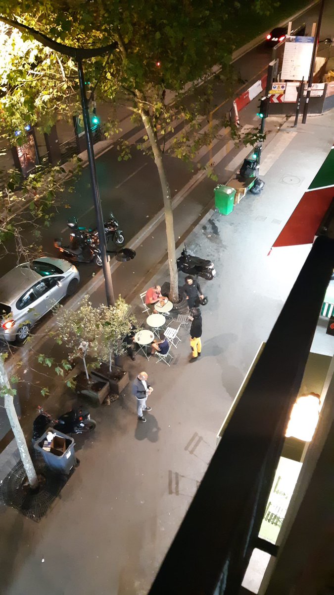 AvenirBessieres's tweet photo. #rentree2022 = reprise de plus belles des nuisances nocturnes, terrasses exploitées de façon illégale, insalubrités, insécurité devant le 123 BD Bessieres. Aucun respect des citoyens.
#Insecurite #nuisances #hygiene @geoffroyboulard @CarolineYADAN https://t.co/mjJjltaThc