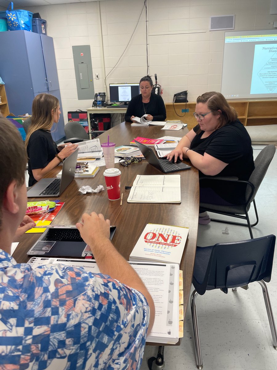GreelyRRunner's tweet photo. @GreelyRRunner working on how to implement empowering writers with @AndreeDMorris to help our students grow. https://t.co/OHZnUEBHVE