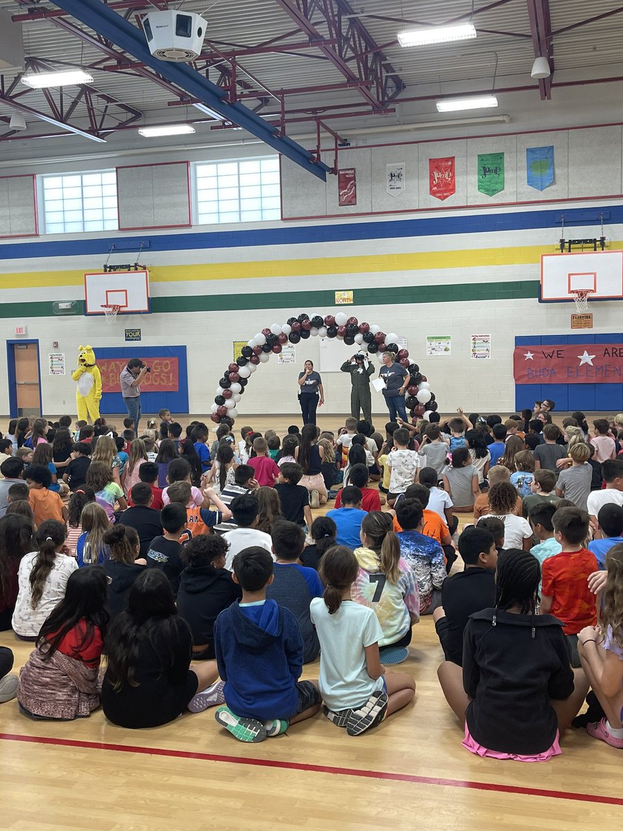 drwrighthays's tweet photo. Congratulations @Buda_Bulldogs for earning an A! Loved the celebration today! #LetsGrow #InspiringExcellence https://t.co/qMvUgqCNdU