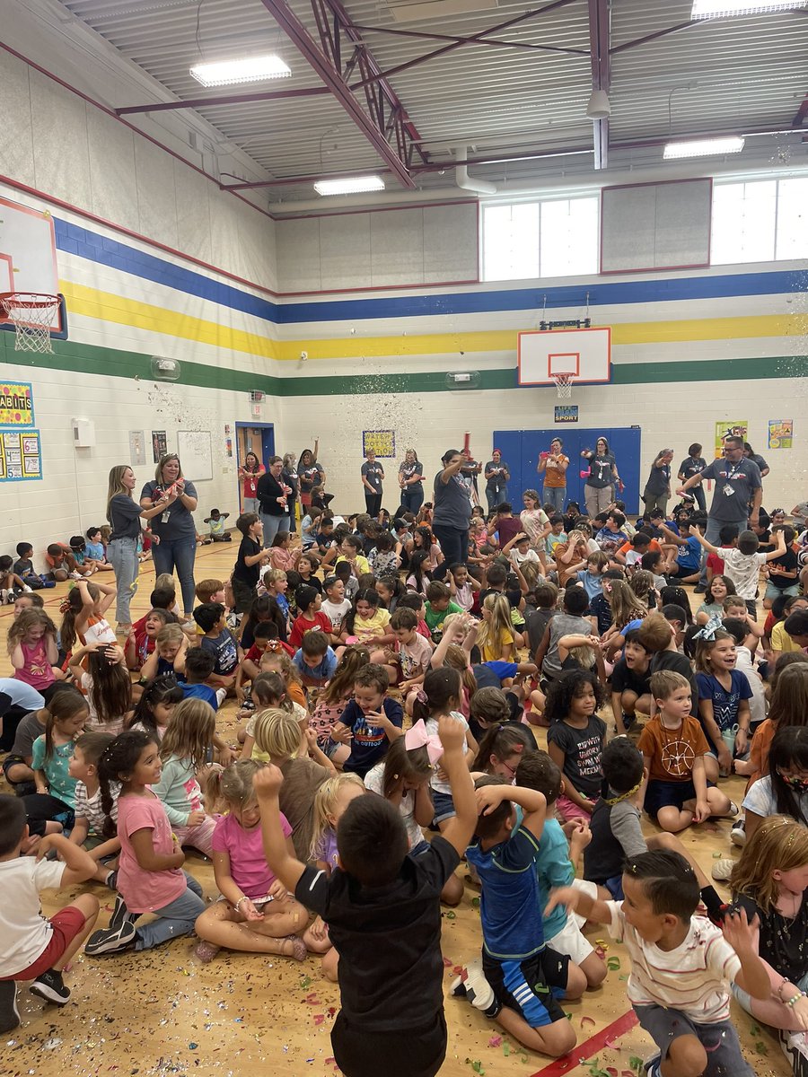 drwrighthays's tweet photo. Congratulations @Buda_Bulldogs for earning an A! Loved the celebration today! #LetsGrow #InspiringExcellence https://t.co/qMvUgqCNdU
