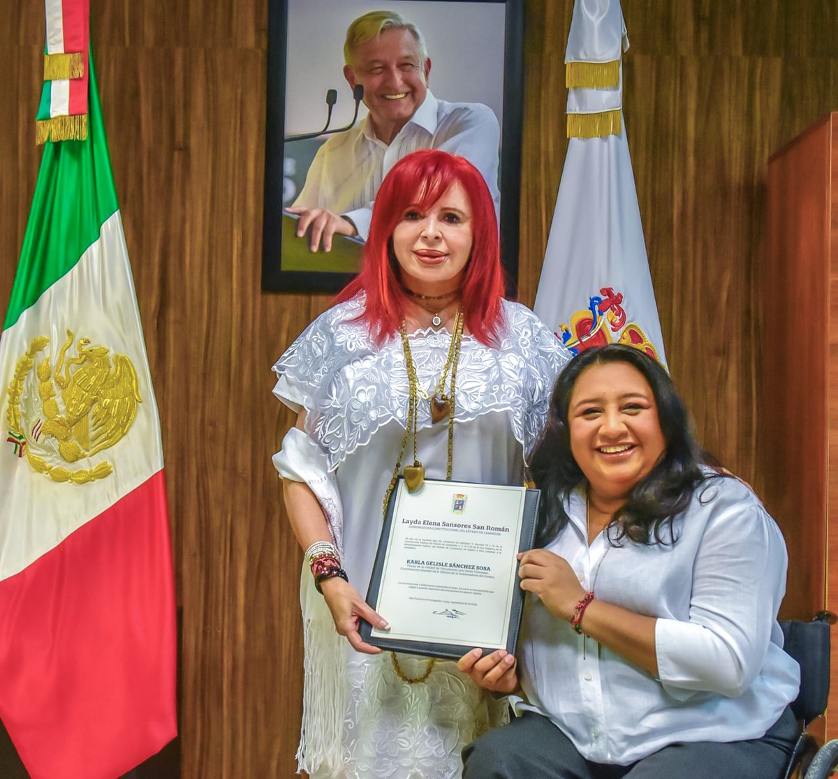 LaydaSansores's tweet photo. Realicé el nombramiento de Karla Sánchez como Titular de la Unidad de Vinculación con Obras Federales.

Seguiremos trabajando en coordinación, con entrega y compromiso, como lo hemos venido haciendo, para lograr obras y proyectos en favor de las familias campechanas. https://t.co/lOfpG4l7Vo